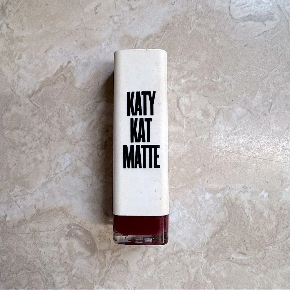 Covergirl Katy Perry Lipstick Maroon Meow Red New